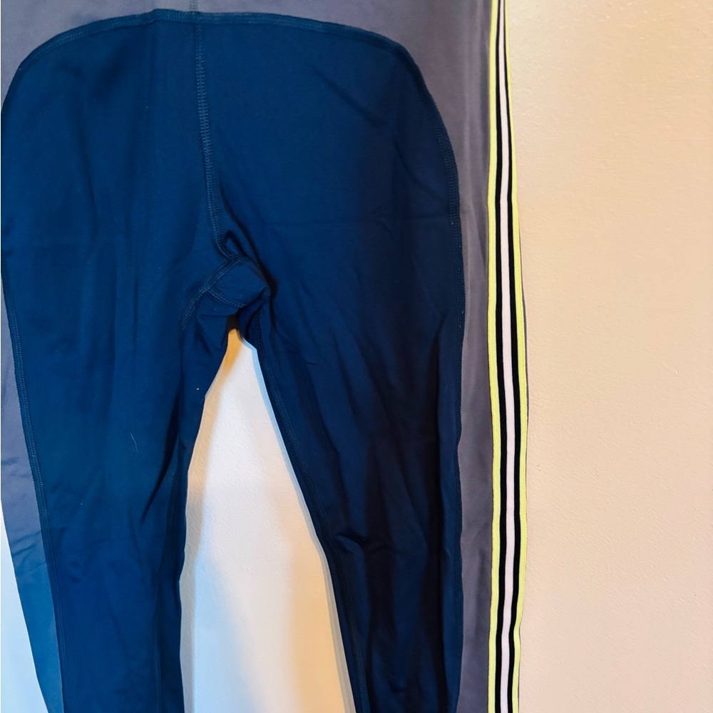 Avia blue and grey leggings size medium - Picture 3 of 4